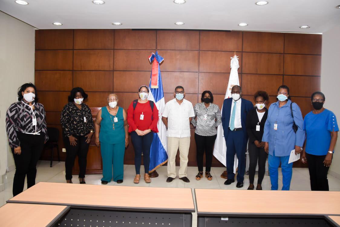 Representantes trabajadoras domésticas son recibidas en el Ministerio de Trabajo