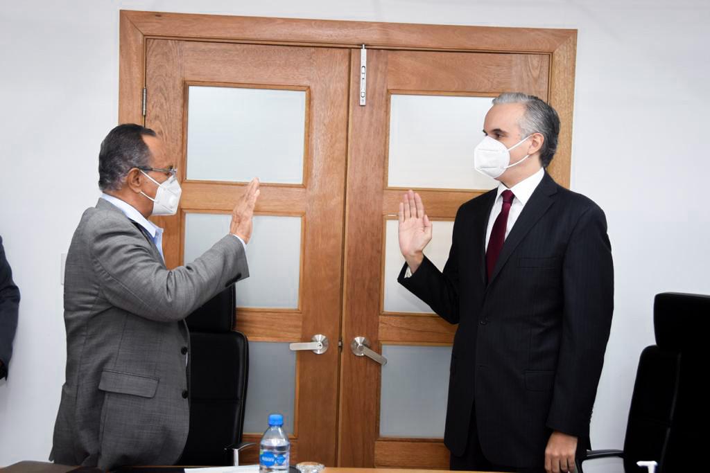 Ministro de Trabajo queda juramentado como presidente del consejo del IDOPPRIL