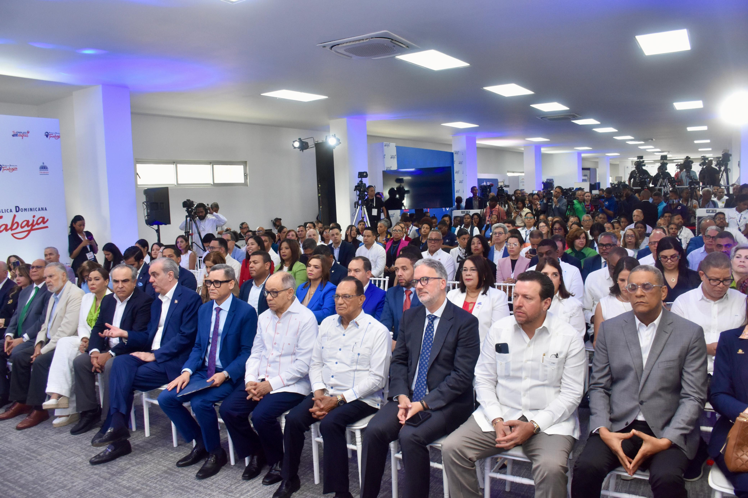 Ministerio de Trabajo lidera histórica jornada de empleo