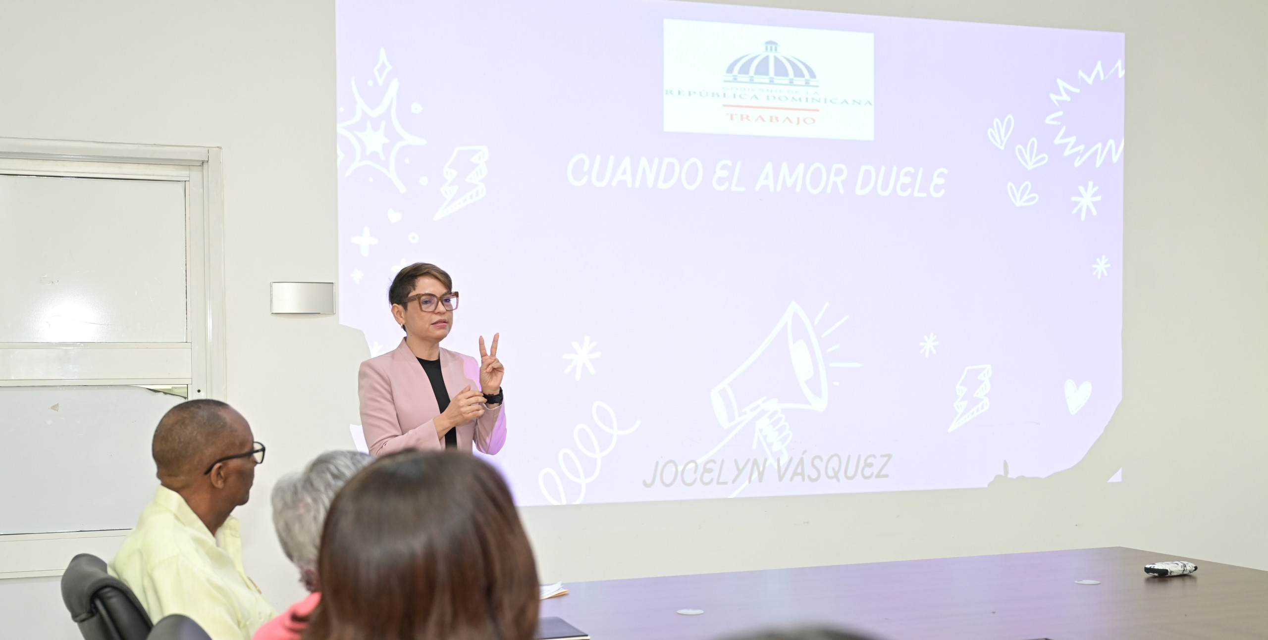 Ministerio de Trabajo imparte charla en conmemoración al Día Internacional de la Eliminación de la Violencia contra la Mujer